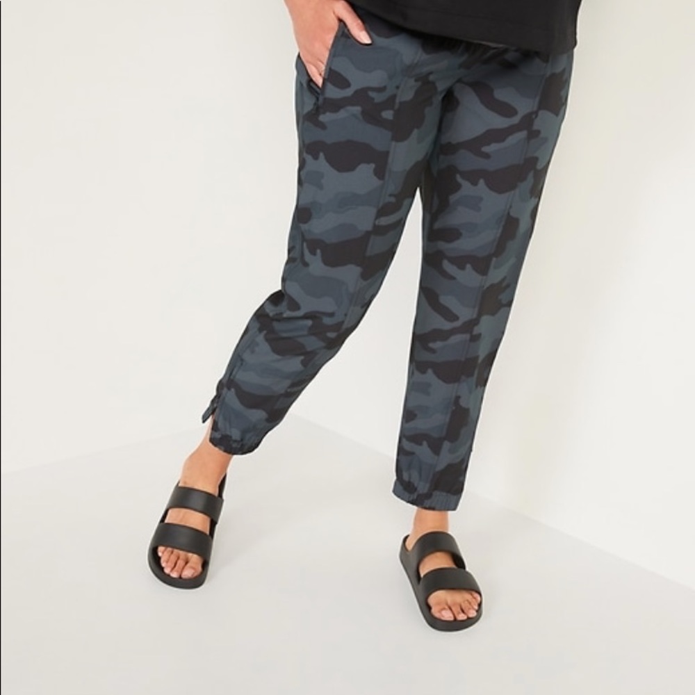 Maternity old navy roll over stretch tech